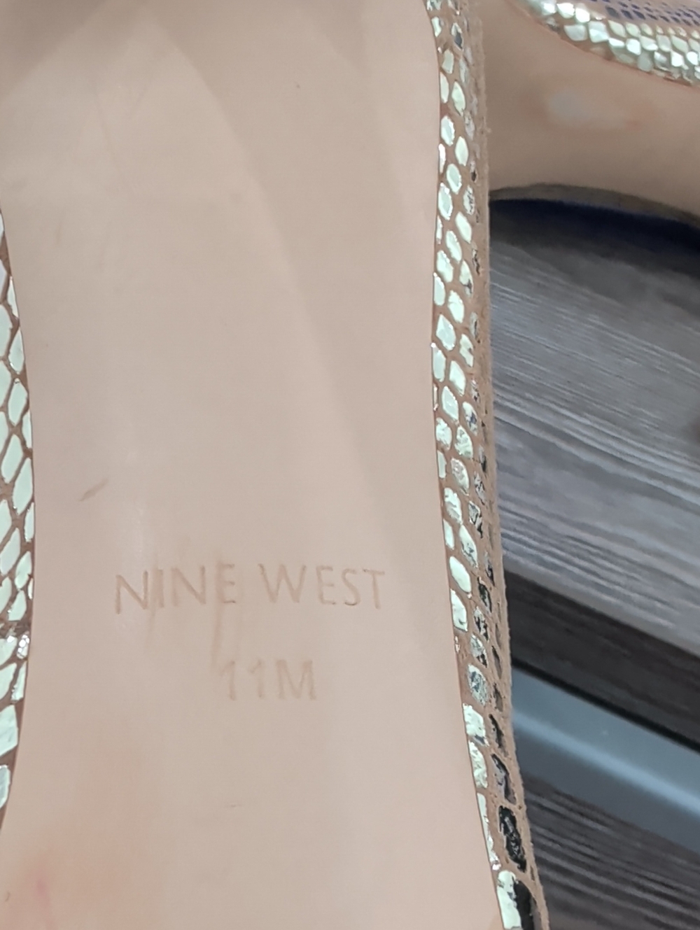 Near New Nine West TATIANA Gold Metallic Leather Croc Embossed Stiletto Heels 11 - Picture 11 of 15